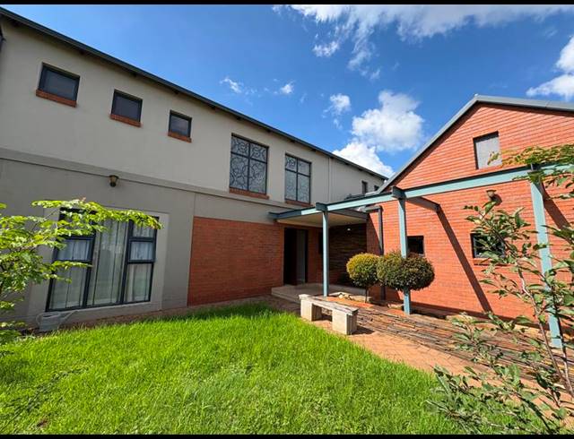 3 BEDROOM HOUSE FOR SALE IN MIDSTREAM MEADOWS